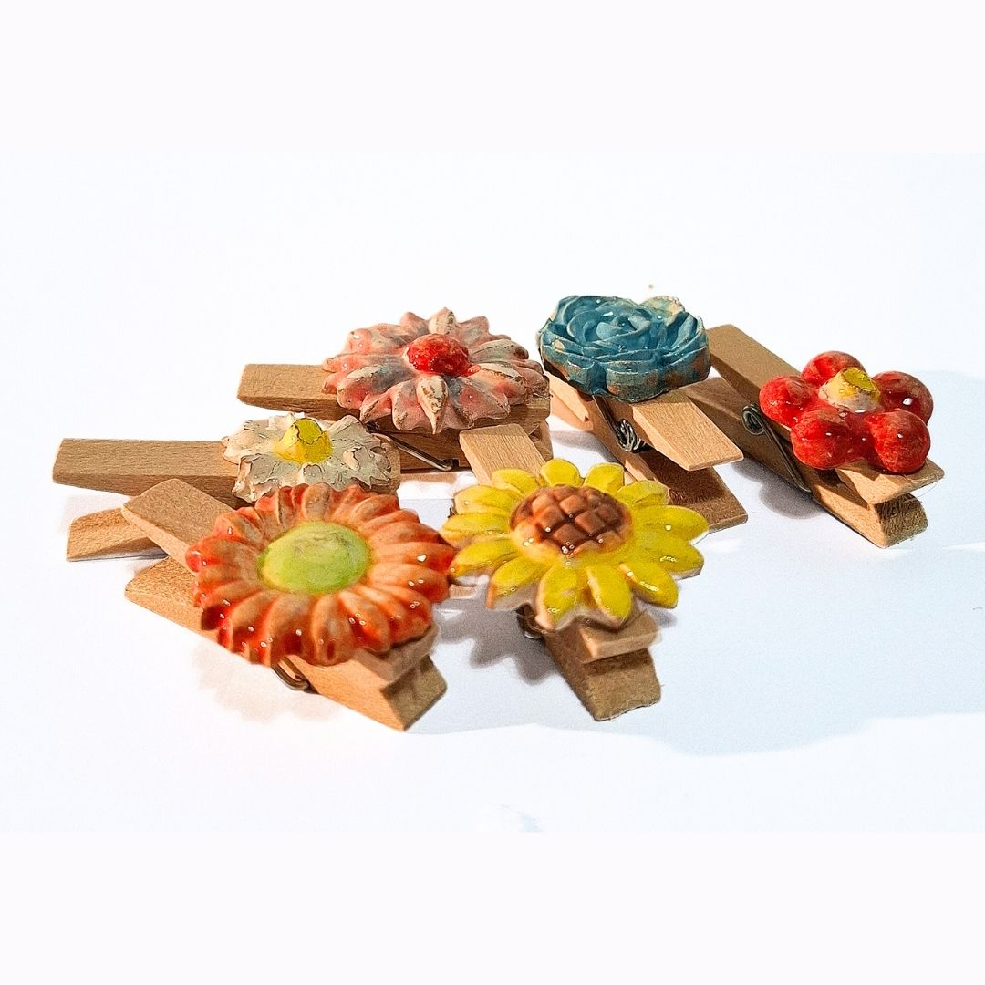 mollette di legno con decorazione artigianale fiori misti